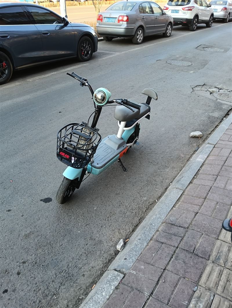 出售置換各種品牌二手電動車，船車和簡易款，回收二手廢舊電動車三輪車摩托車頭盔可上門取貨