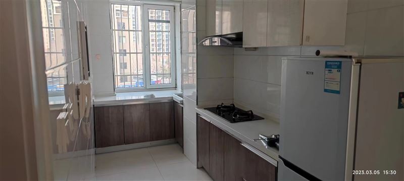 沈鐵B區(qū)4樓三室拎包入住出租13171130338